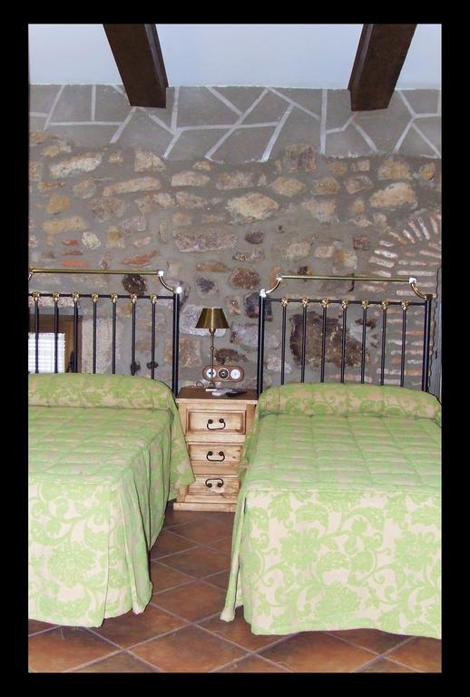 Casa Rural La Chimenea Navas Del Madrono Ngoại thất bức ảnh